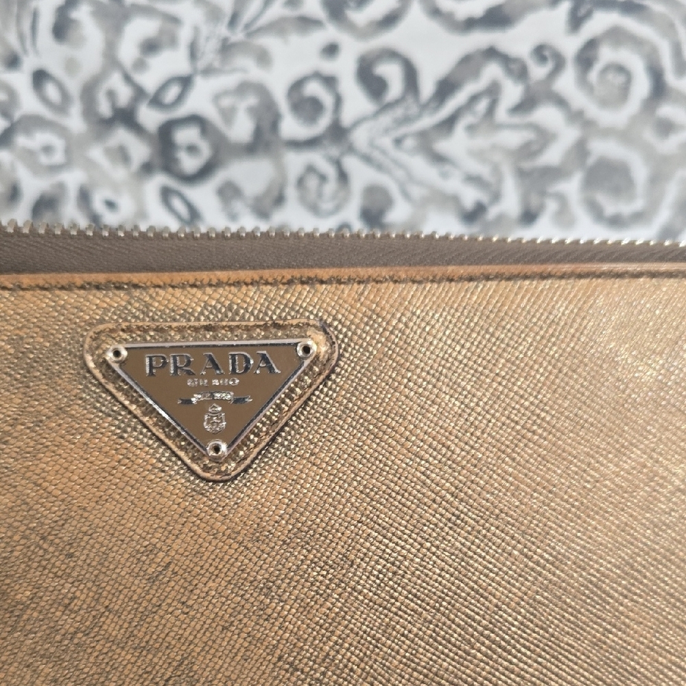 Prada Gold Metallic Wallet Sleek Design With Card Authentic - Picture 11 of 11